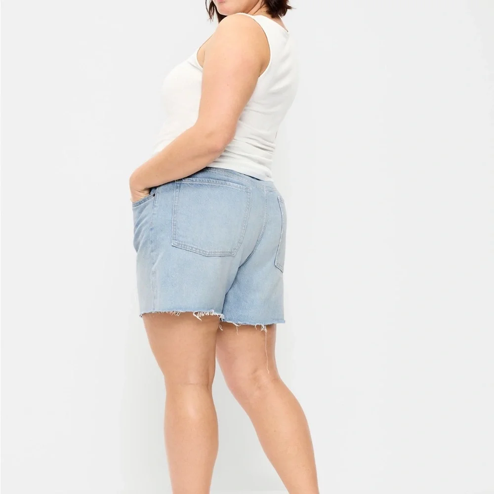 Light Wash Denim Women’s Shorts. High-waisted baggy Jean shorts light wash 6